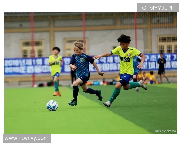 小孩与足球明星亲密互动精彩瞬间合集让你感受足球的魅力与梦想