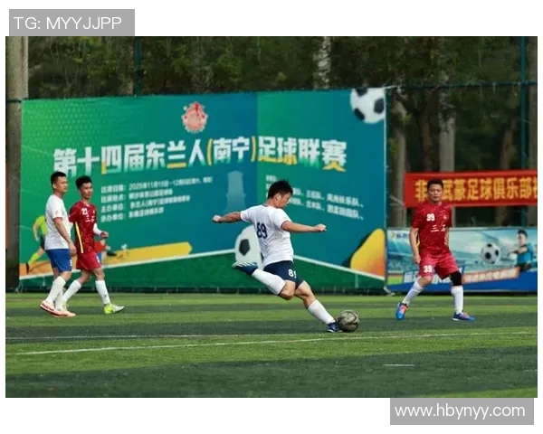 足球明星与中国福娃同框合影展现体育与文化的完美融合