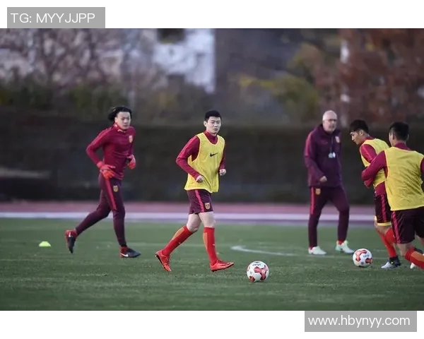 日本女足球明星长发飘逸展现优雅风采与运动魅力的完美结合